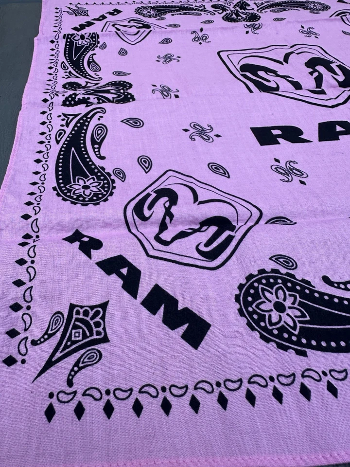 Pañuelo Dodge Ram Bandana Rosa Paisley "Grab Life Horns" Mopar 19"x 19" Foto 3 de 4