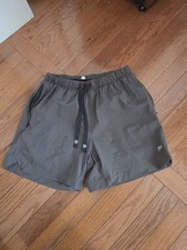 Fabletics Men s The One Shorts 5 Lined Small Taupe Slate