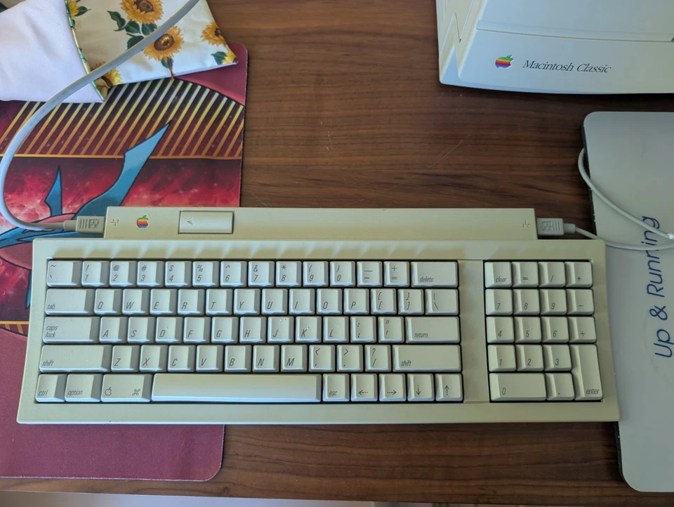 Apple Macintosh Modelo Clásico M0420 Botas al Disco Ratón Indicador Teclado Sin Caja Foto 2 de 4