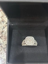14 k white gold diamond ring pre owned