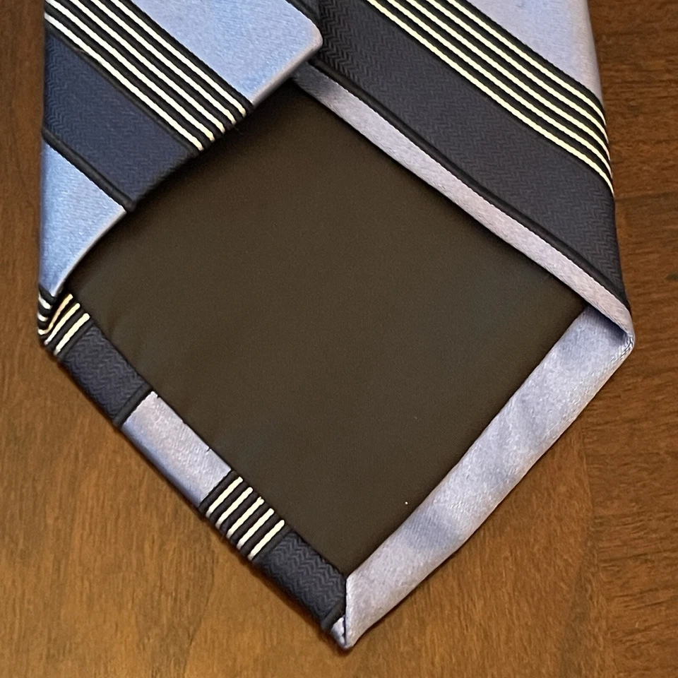 Covington Blue 100% Silk Men’s Neck Tie Made In China - Image 2 of 4