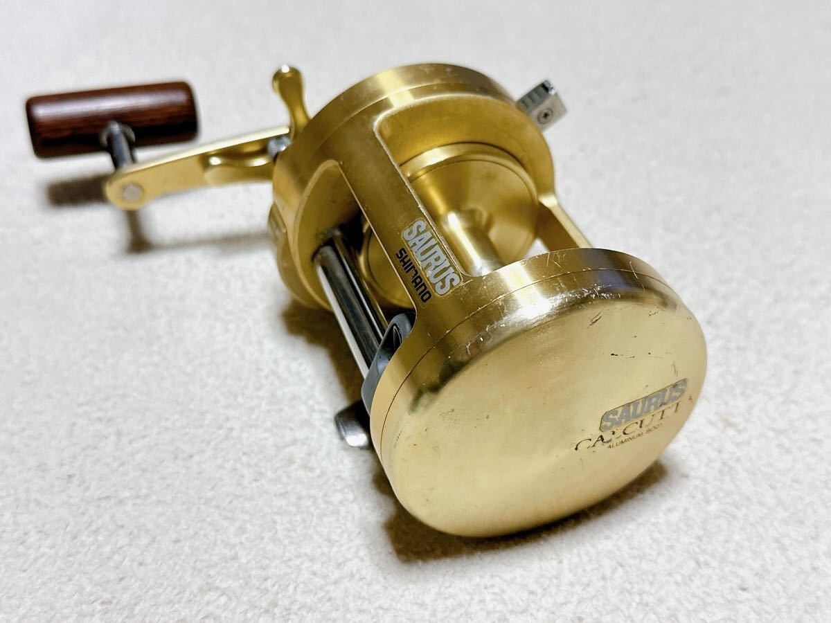 Shimano Calcutta 700 Right Handle Baitcasting Fishing Reel Shimano Calcutta 700 Right Handle Baitcasting Fishing Reel