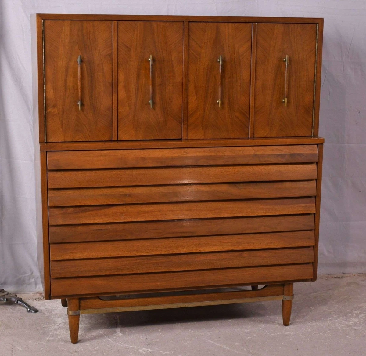 American of Martinsville Antique Dressers & Vanities products for
