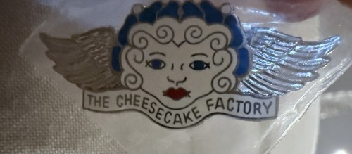 RARE Cheesecake Factory Pin Angel Wings 2001 LTD Edition 500 Herrington Bear - Picture 1 of 3