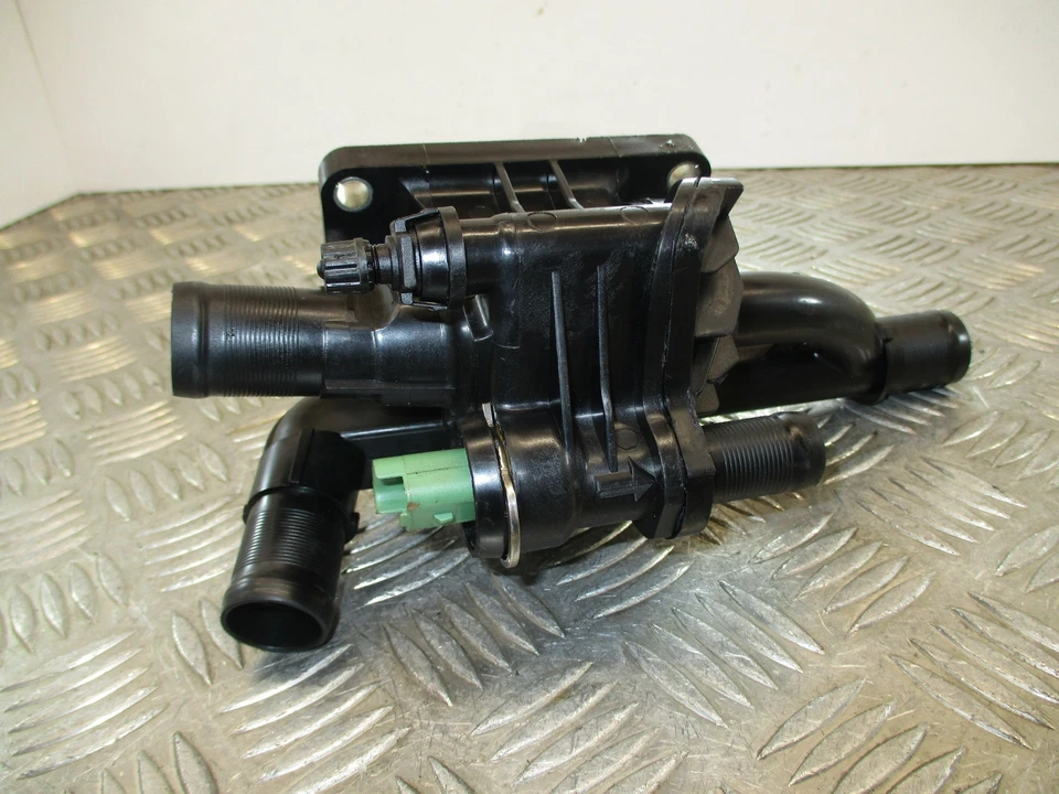 Ford Focus 2014 1,6 TDCi NGDA. Termostato y carcasa 64K Foto 4 de 4