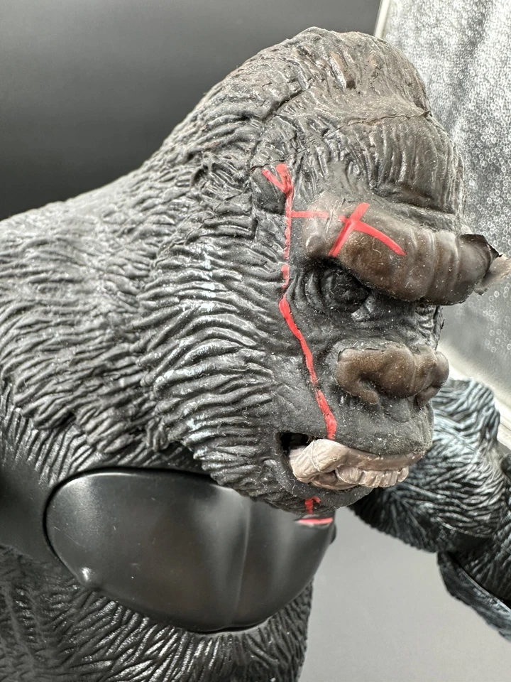 King Kong 2005 Playmates 11" Roaring Action Figure Works - Image 4 of 4