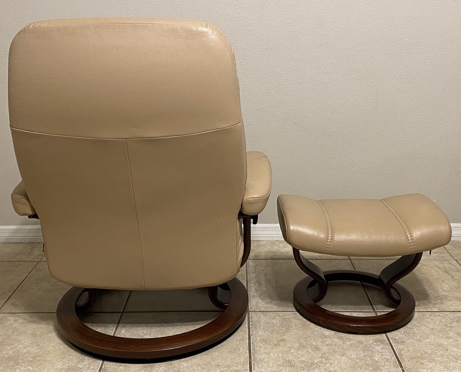 Ekornes Stressless Leather Recliner ‘Governor’ Chair & Ottoman Large Model