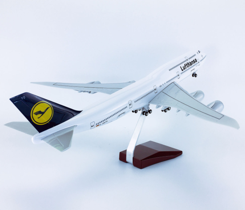 未開封　Lufthansa Boeing 747-8 モデル 1:250 NG Models Boeing 747-8 Lufthansa D-ABYM 5 Starhansa in 1:400