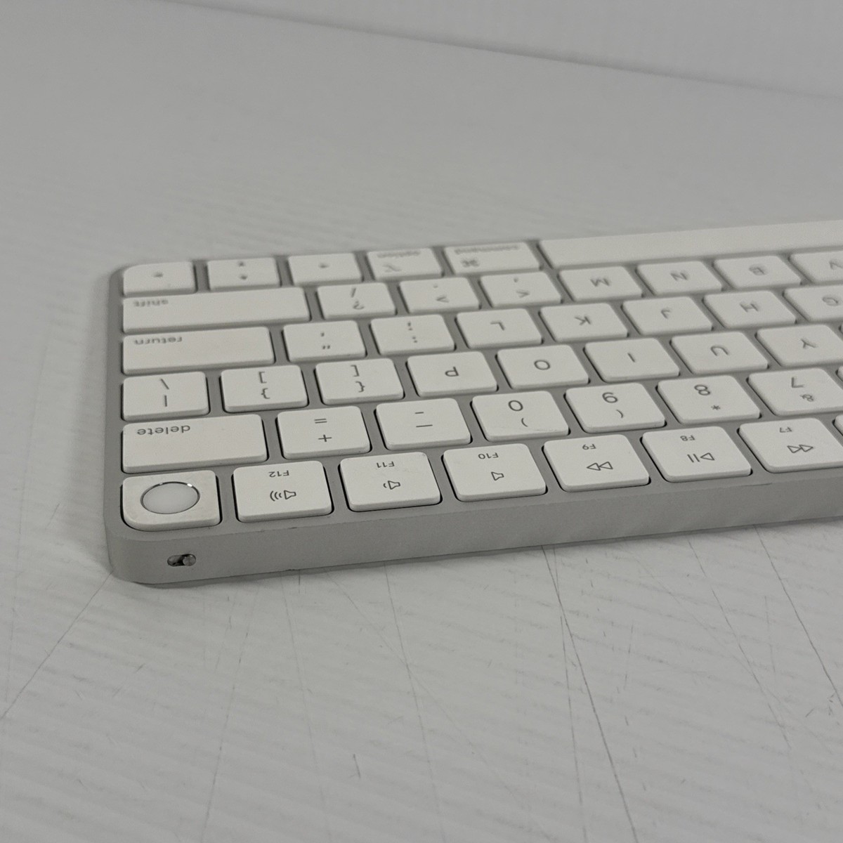 Apple Magic Keyboard with Touch ID and USB-C (A3118) - Excellent