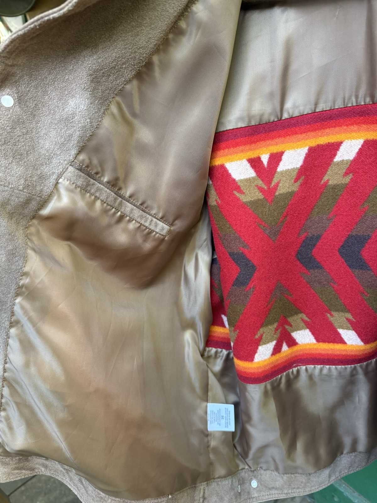 Pendleton pig suede geometric patterned back butt… - image 2