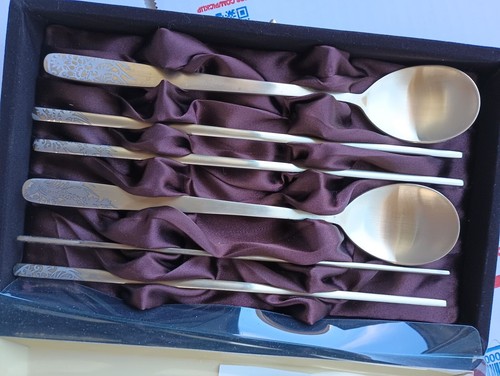 Korea Ministry Of Foreign Affair Gold Diadem Ornaments Spoon & Chopsticks Set - Picture 3 of 4