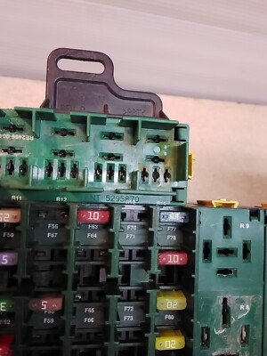 Volvo VNL Fuse Box 5295870 | OE