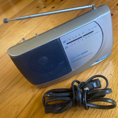 GPX Vintage portable am/fm radio With Headphone Jack Pre owned