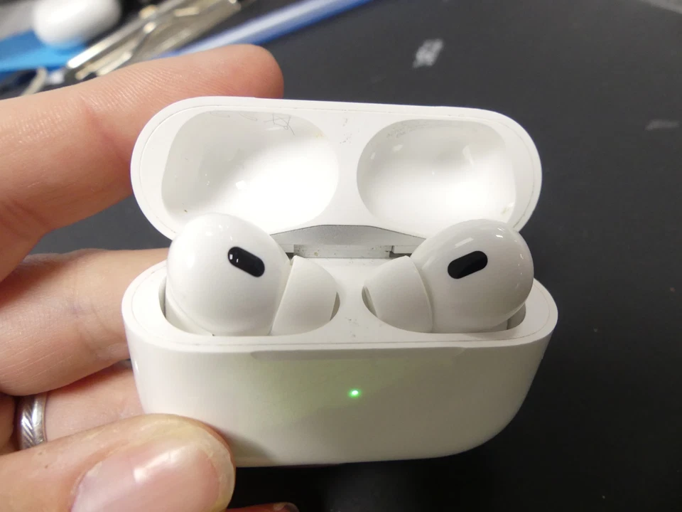 Apple AirPods Pro (2nd generation), photo 1 sur 5