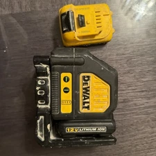 DEWALT DW088LG 12V Max Green Cross-Line Laser Level  COMES WITH 2 BATTERIES & CH