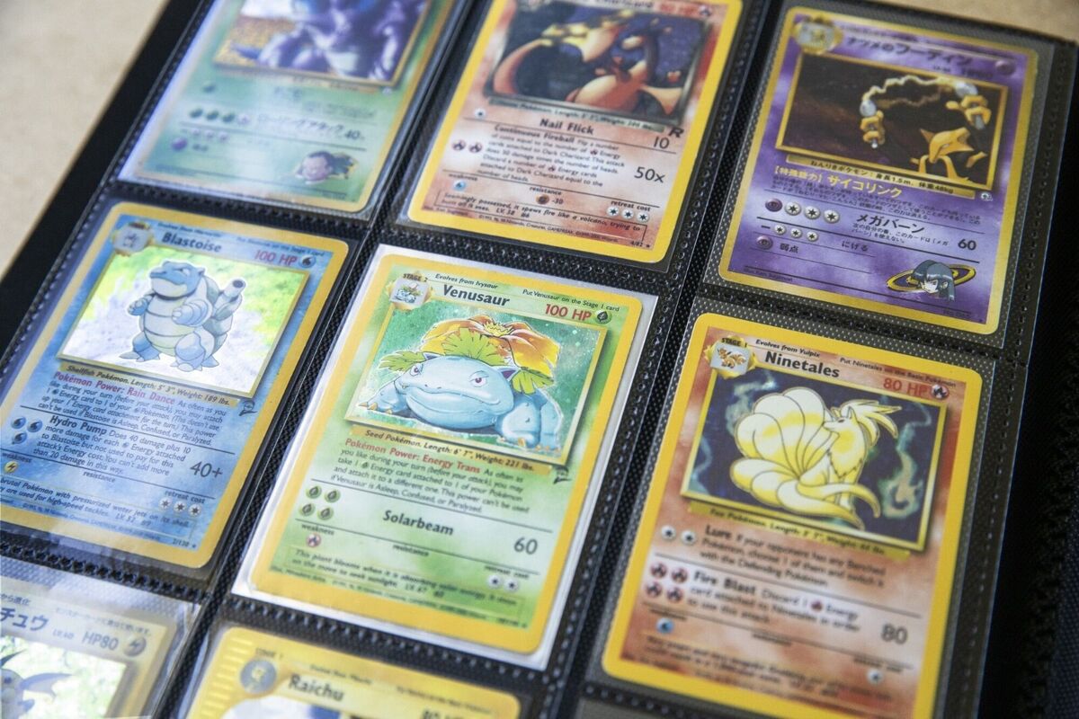 Pokémon 20 + UR V Pokemon TCG Trading Cards Collection Pokémon 20 + UR V Pokemon TCG Trading Cards Collection