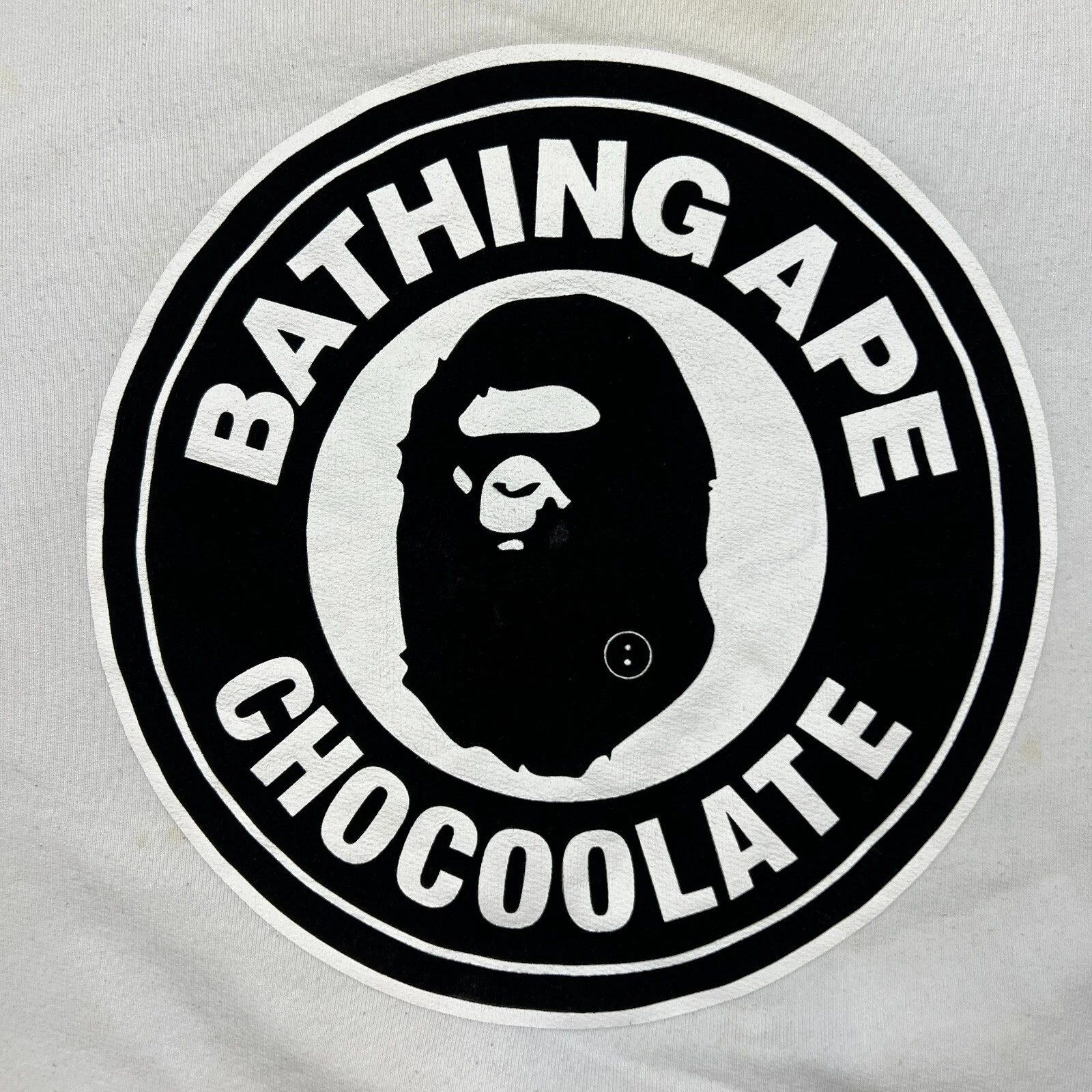 A BATHING APE (BAPE) Felpa BAPE x Chocoolate uomo media bianca pullover manica lunga girocollo