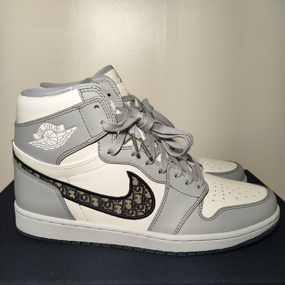Dior × Air Jordan 1 High OG Size 9.5 #2979 of 8500 CM8607 Dior × Air Jordan 1 High OG Size 9.5 #2979 of 8500 CM8607