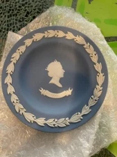 WEDGWOOD BLUE JASPERWARE 4.5 *H.M. QUEEN ELIZABETH ll 65TH BIRTHDAY
