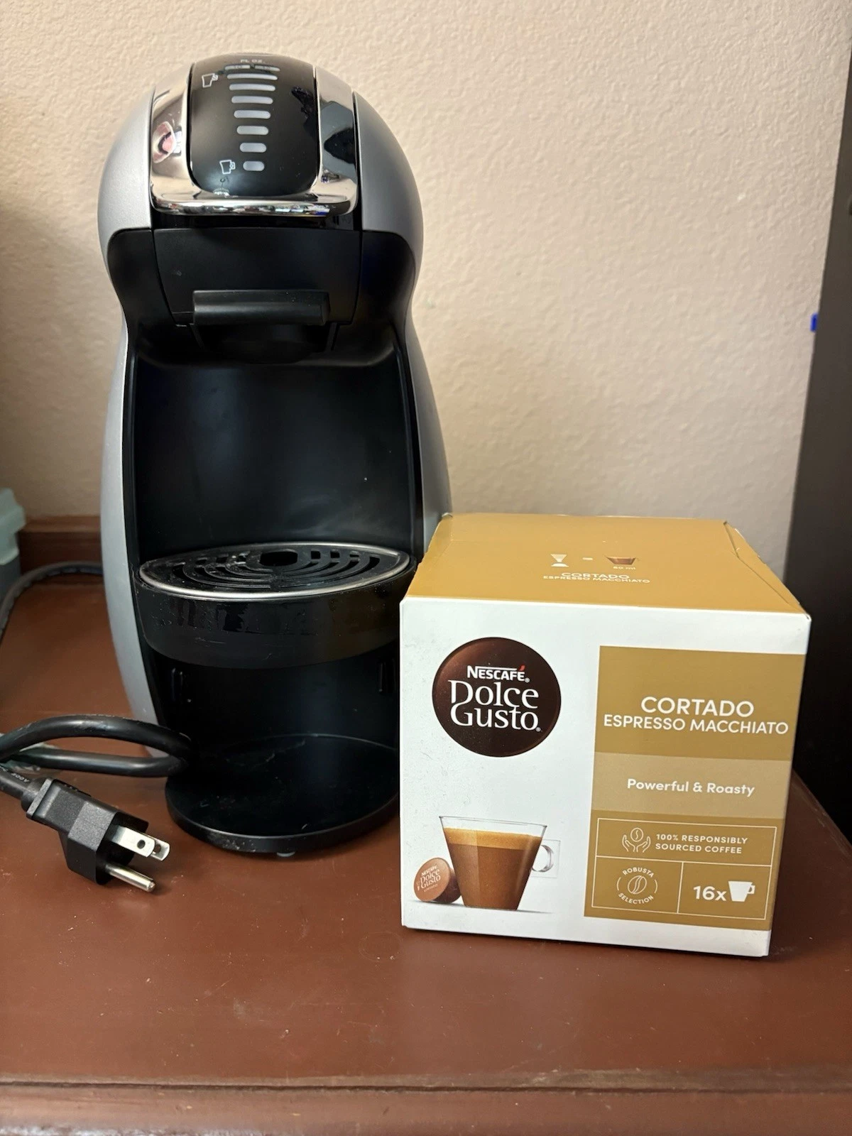 Nescafe Dolce Gusto Genio 2 Type 9771 Coffee Machine Silver Working W/pods