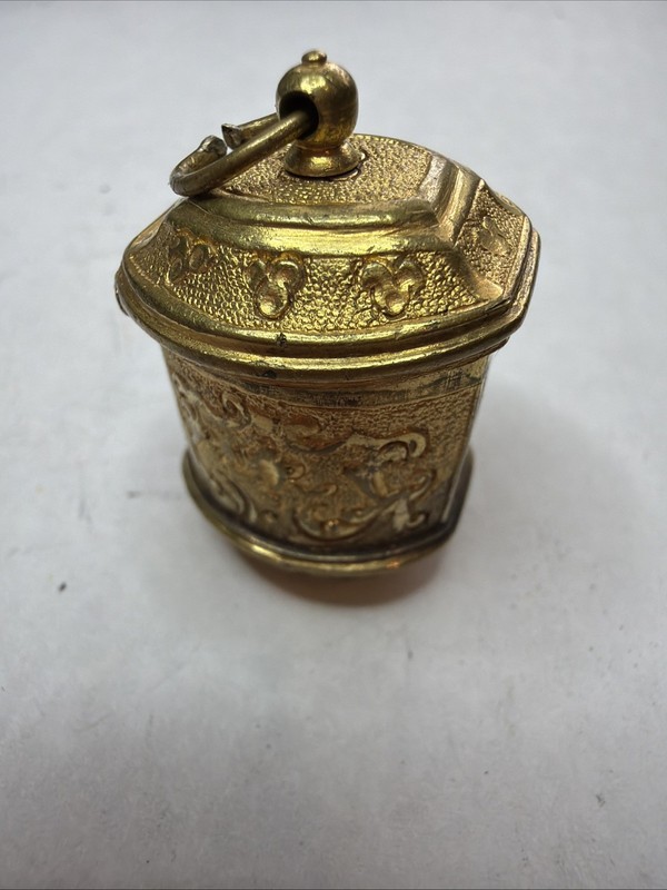 Vintage Gold Tone Repousse Pill Box Hinged Ornate Textured Trinket Case F10