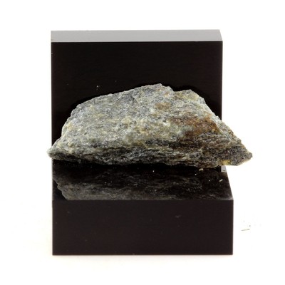 Mineralien und Edelsteine. Chromit + Pyrit. 13,29 ct. Estrie, Québec, Ca