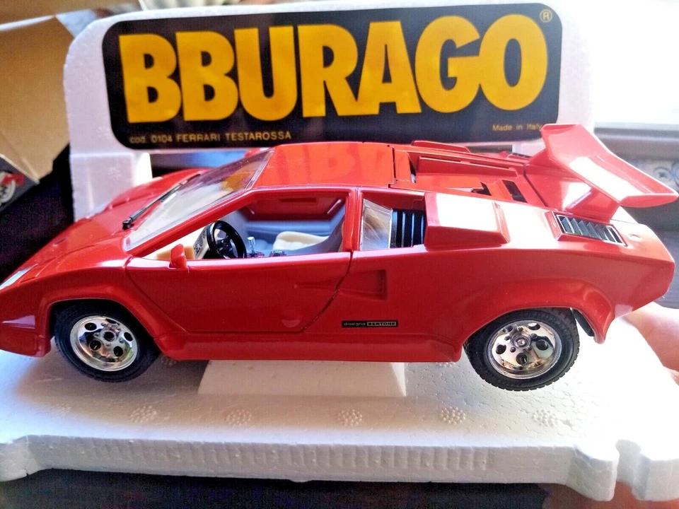 BBurago-  Lamborghini countach 5000 ( errore di produzione sull'adesivo ) 1/24 - Immagine 2 di 3