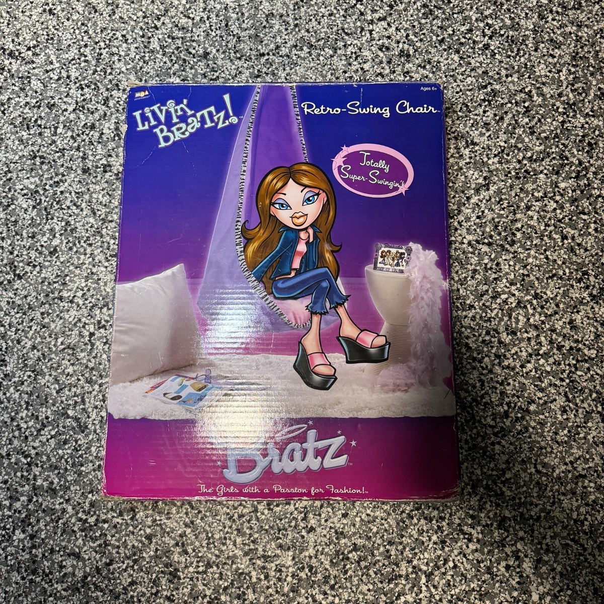 Livin Bratz Retro swing Chair (RARE) 2004 VTG NEW MGA Livin Bratz Retro swing Chair (RARE) 2004 VTG NEW MGA