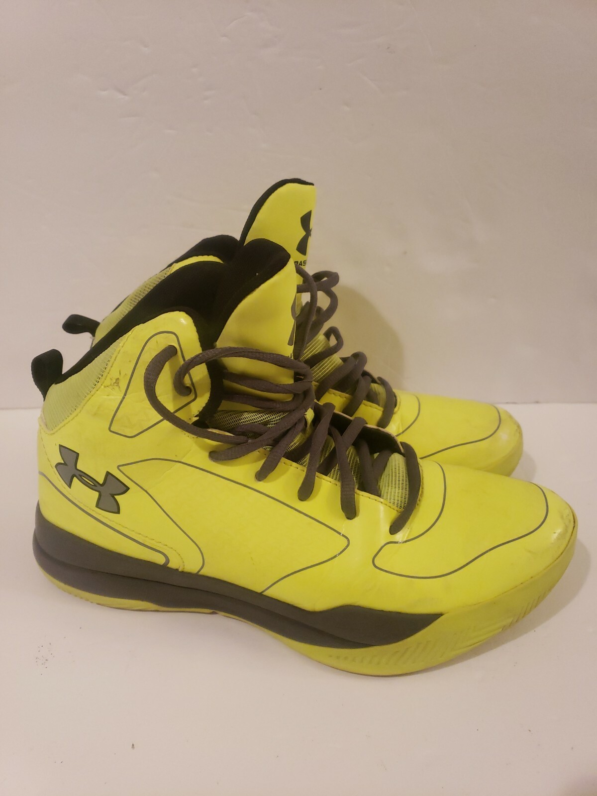 Under Armour Mens Basketball Shoes Neon Yellow/Gray … Gem