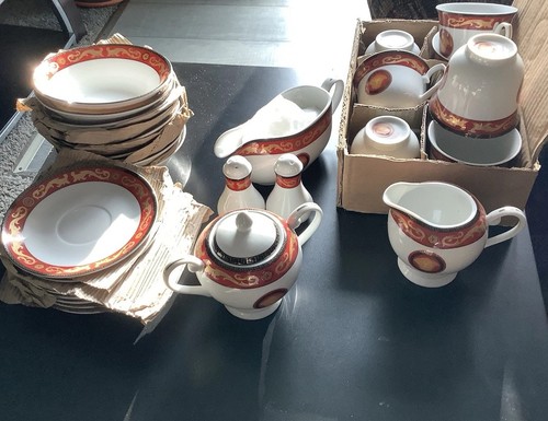 60-Piece T. Limoges Porcelain Dinnerware Set .Medusa Style – Red/Gold