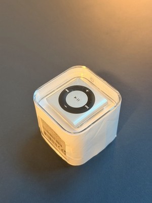 Apple iPod Shuffle 4. Generation 2GB Space Grau Grey Neu Versiegelt New sealed