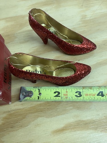 Ruby’s Shoe Company Dorothy’s Ruby Red Heel Ornaments - Bild 4 von 4