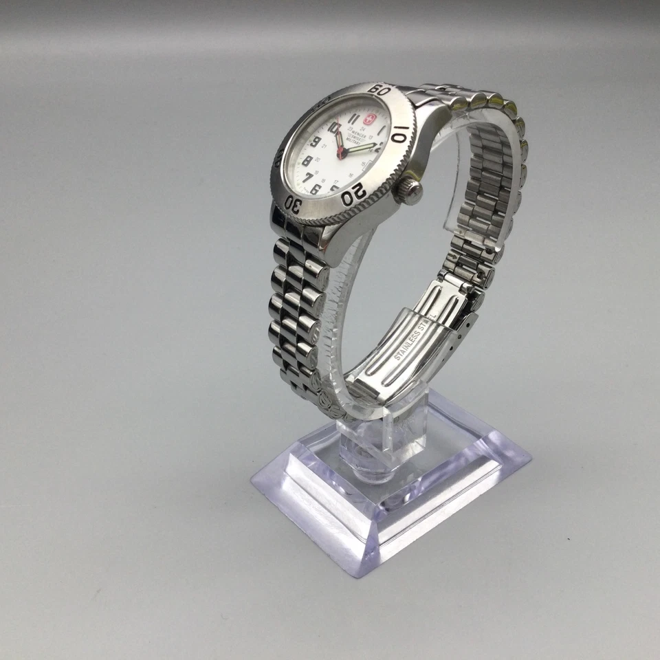 Relógio militar suíço Wenger feminino 29mm tom prata data nova bateria 6,75" - Imagem 4 de 4