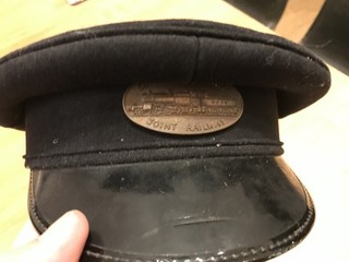 nice looking old somerset & dorset joint railway peaked cap hat with badge