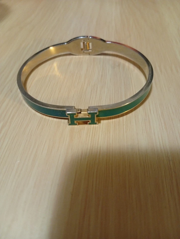 Bracelet vert foncé et doré en acier inoxydable en parfait état - Photo 1/3