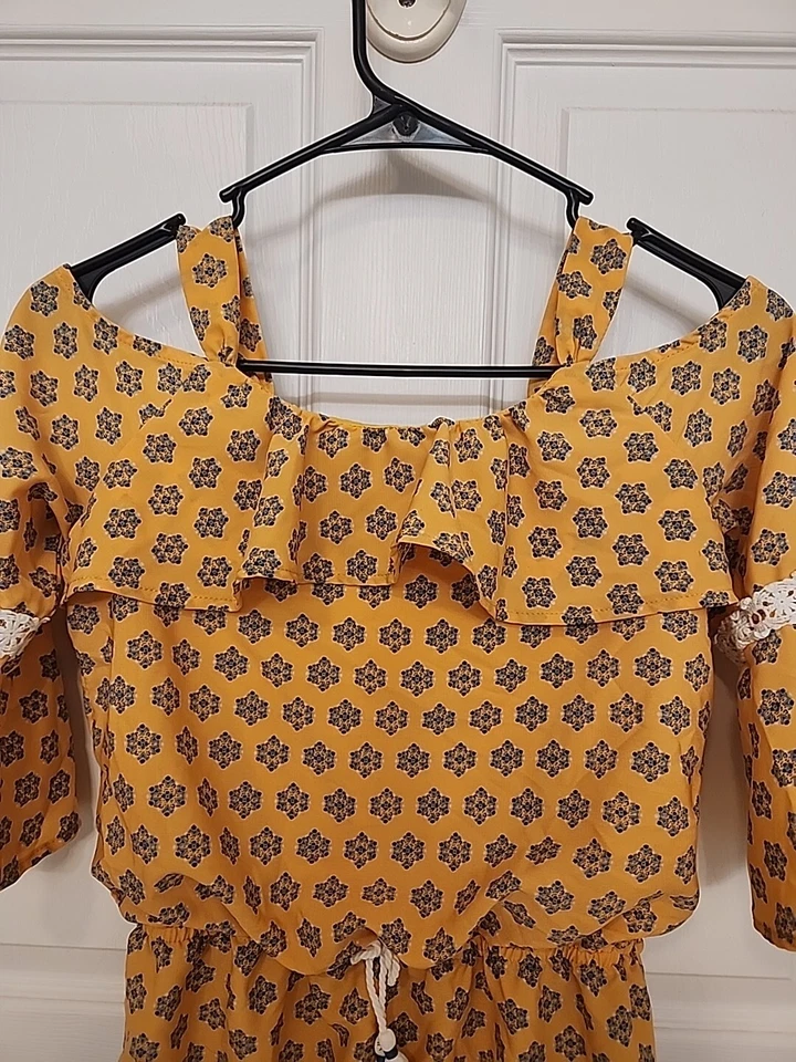 Usado en Excelente Condición Vestido Elegante My Michelle Niña, Talla L Manga Hi Peek a Boo Estampado Amarillo/Azul Foto 4 de 4