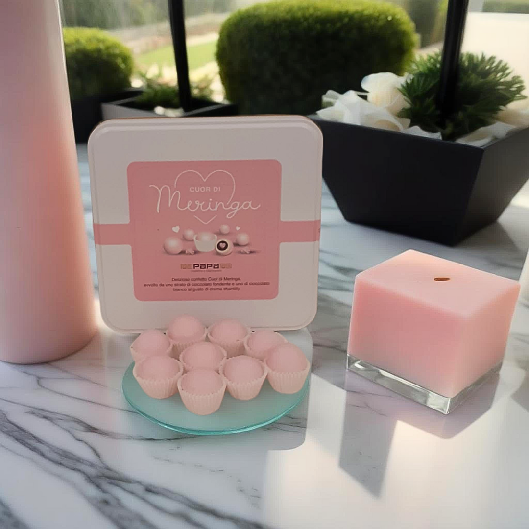 Papa confetti Cuor di meringa rosa con pirottini e scatola di latta