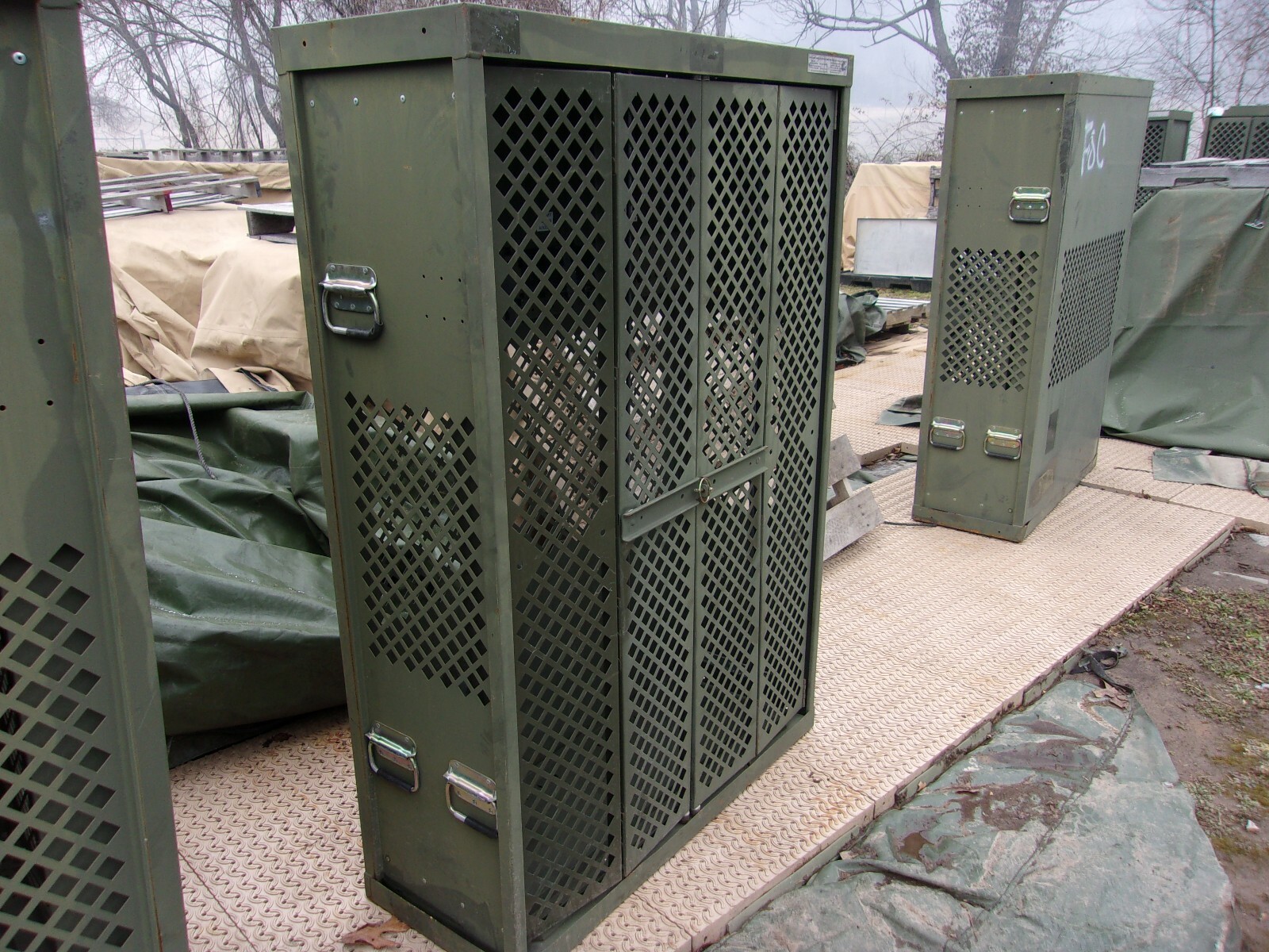 MILITARY SURPLUS SPACE SAVER WEAPONS RIFLE PISTOL RACK CABINET SAFE GUN ...