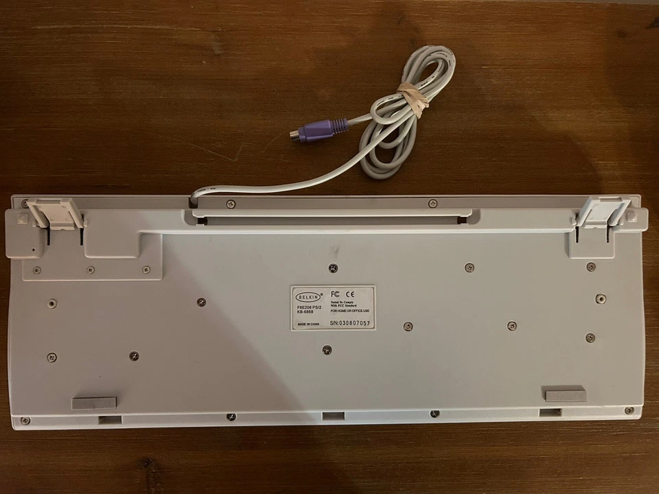 Teclado con cable Belkin KB-6868 PS/2 F8E206-PS2 probado de colección Foto 2 de 2