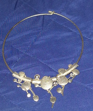 Collier ras de cou semi rigide - 3 éléments en métal argenté et faux diamants