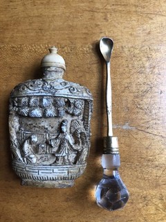 Antique Asian snuff botttle and spoon