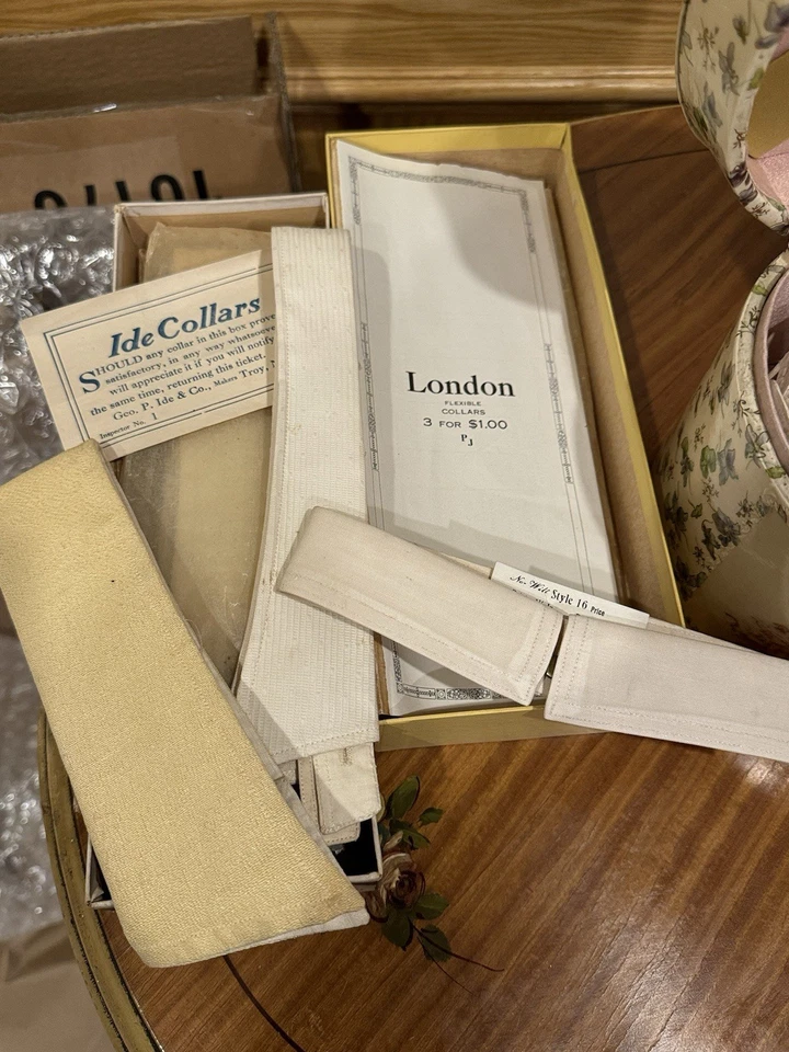 Collares victorianos antiguos con cajas originales y estuche adicional para cuello Foto 2 de 4