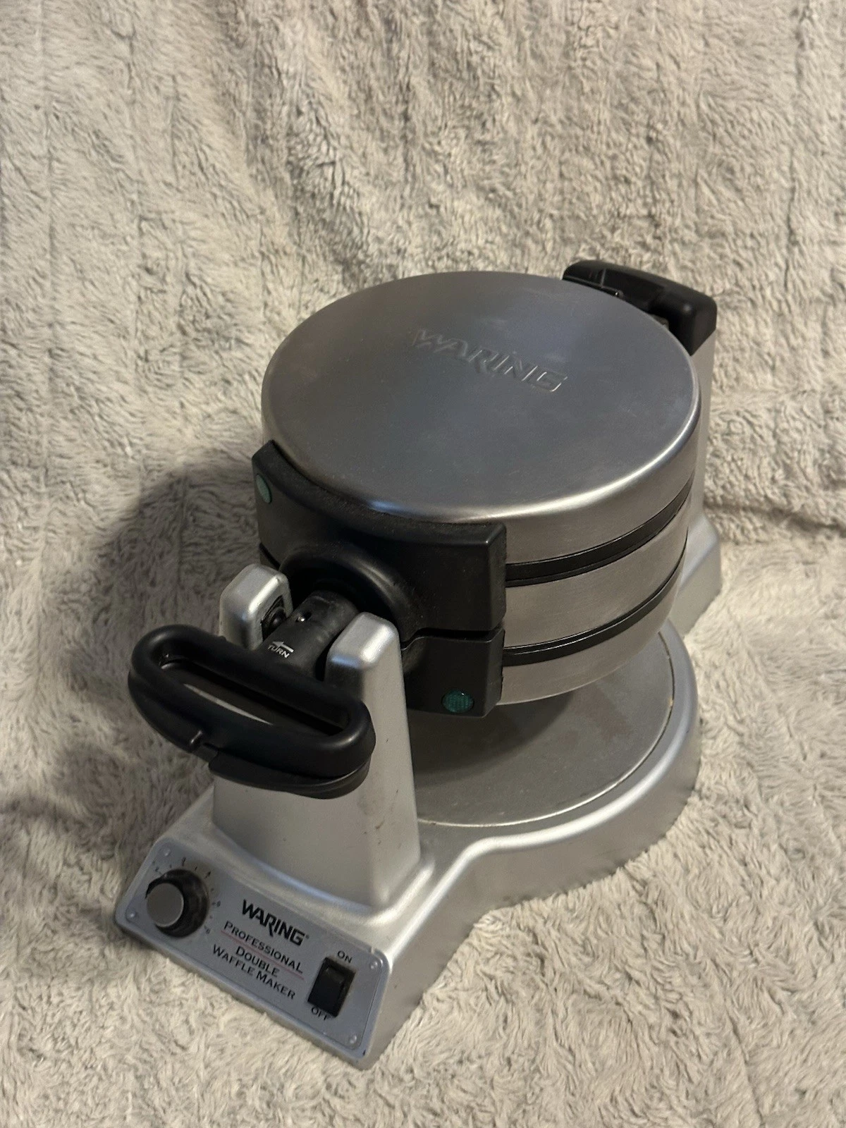 Waring Pro Double Waffle Maker – Rotating Belgian Style – Model WMK600 – Tested
Opens in a new windo