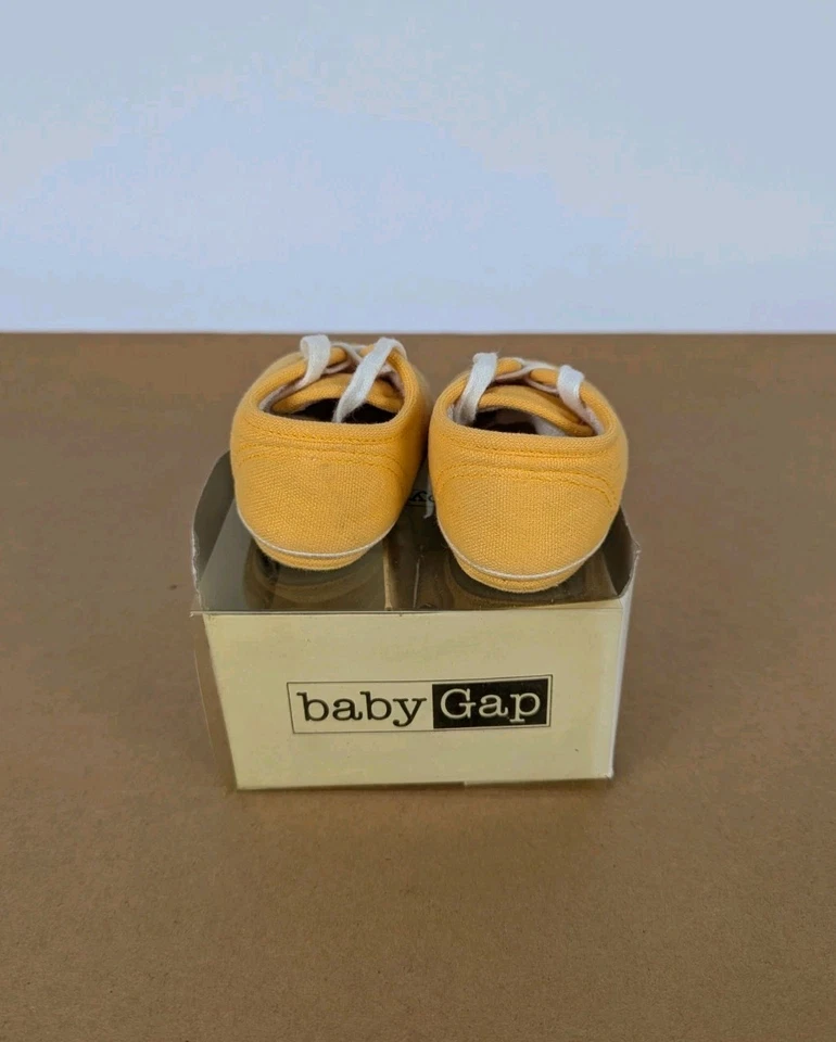 全新 90 年代 婴儿 GAP 100% 棉运动鞋 尺码 3 系带 黄色 鞋 复古 — 第 3/4 张图片