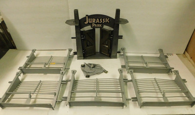 KENNER JURASSIC PARK COMMAND COMPOUND PLAY SET ENTRANCE GATE & 5 FENCE PANELS
