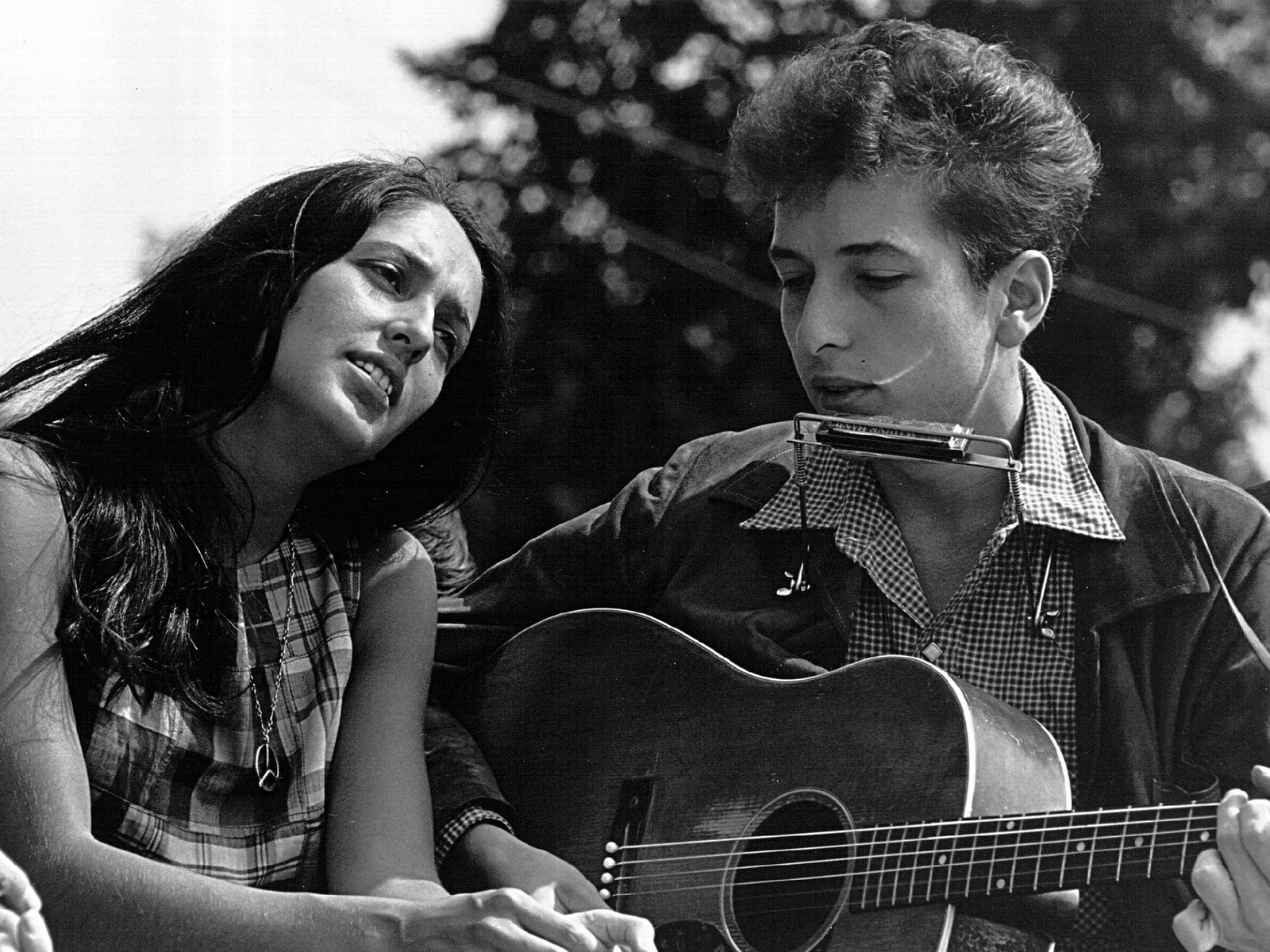 Joan Baez And Bob Dylan Crazy Love 8x10 Picture Celebrity Print