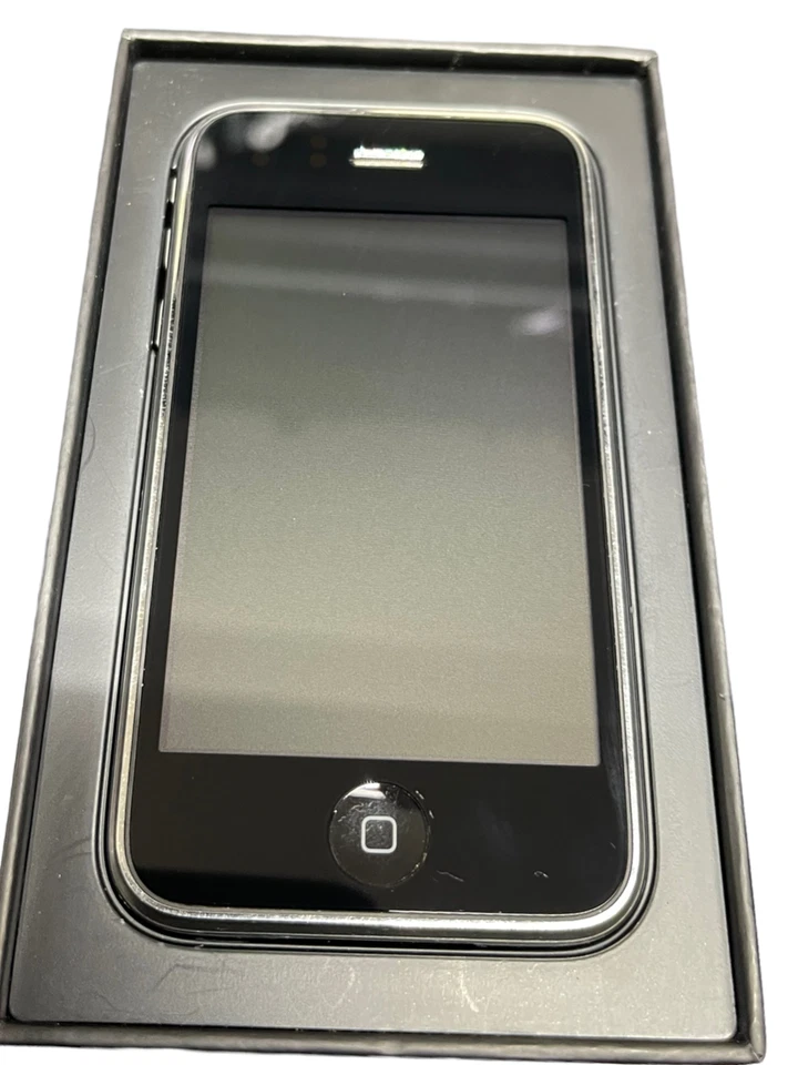 Apple iPhone 3GS - 16GB - Black (AT&T) A1303 (GSM) - Image 3 of 4