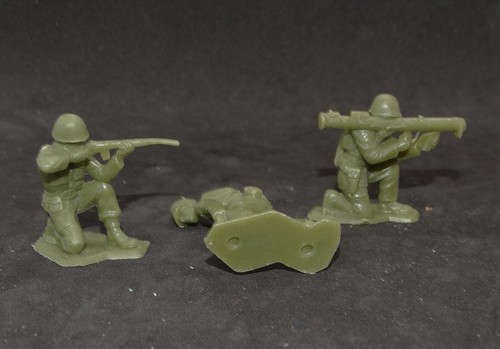 Lot of Vintage Marx German American Army men US WWII 1/32 Toy Soldiers Plastic - Picture 7 of 8