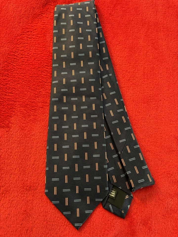 Corbata de seda azul marino Bullock & Jones con rosa y azul hecha en Inglaterra 3 5/8 x 58 usada en excelente estado Foto 2 de 4