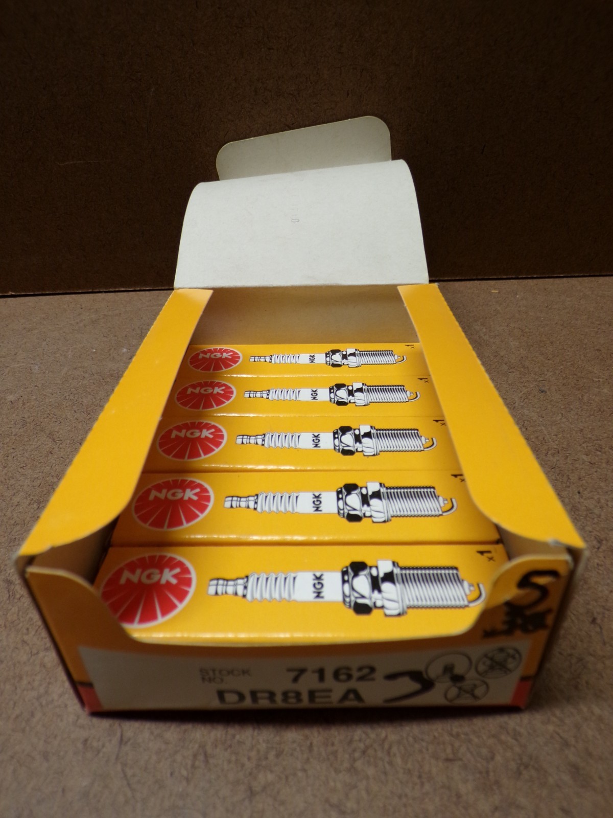 NGK DR8EA SPARK PLUGS 4 PACK 4 SPARK PLUGS NGK